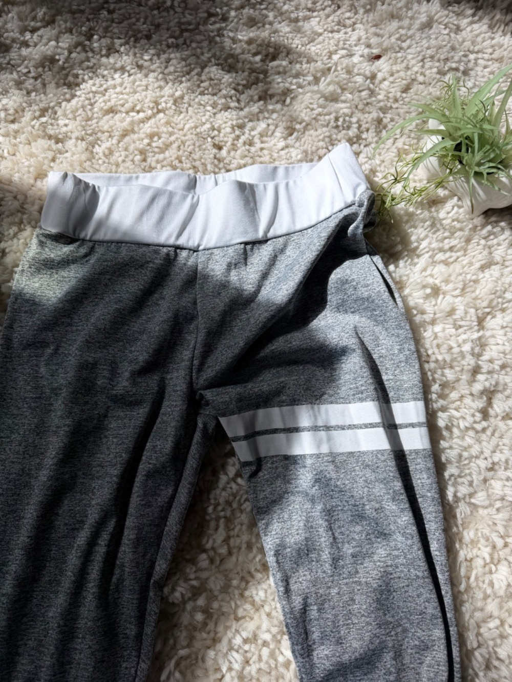 Comfortable athletic Gray Athletic long cute gym leggings with White Waistband a - Picture 5 of 5